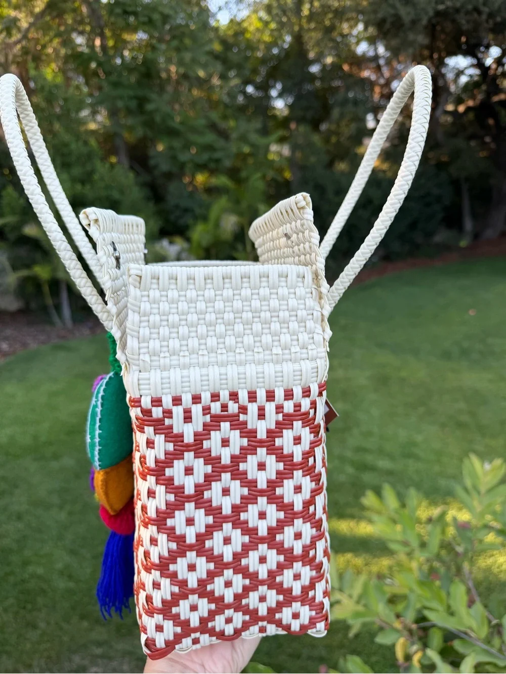 Woven Tote Bag with Pattern and Decorative Tassel